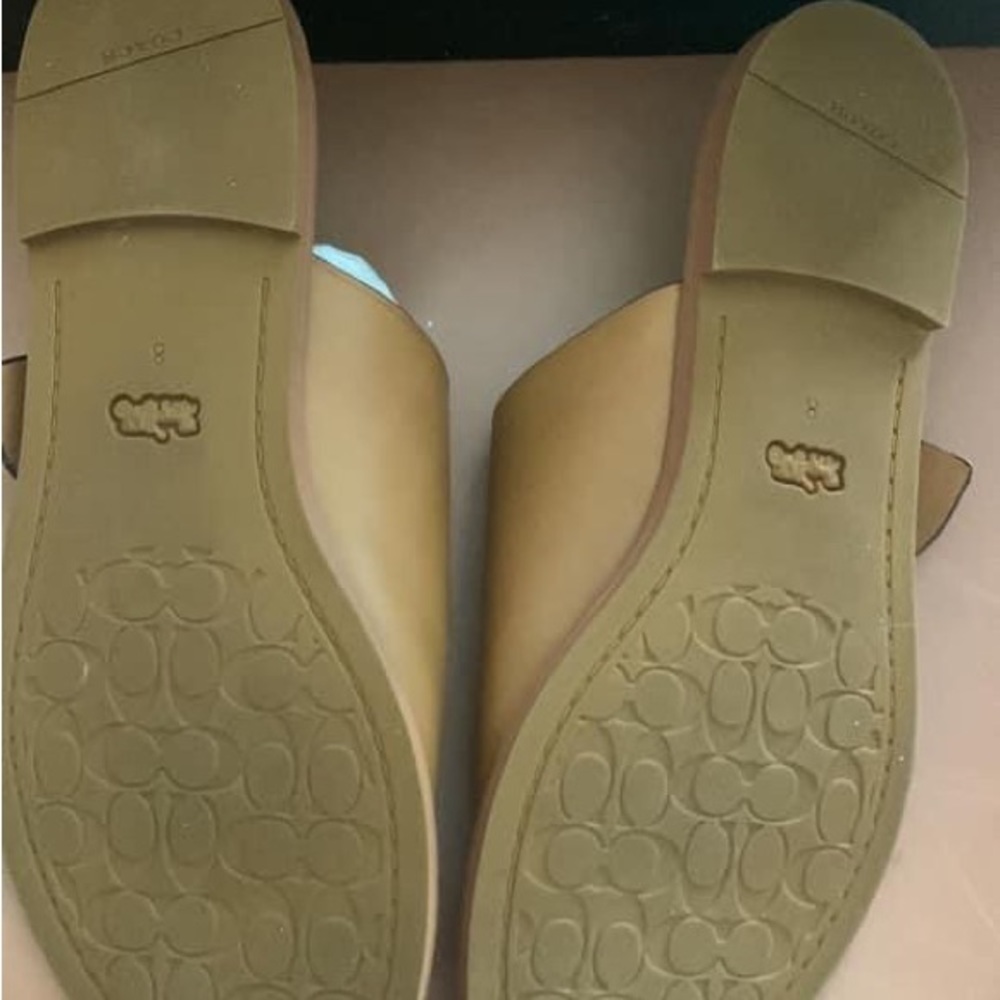 COACH “Luca” sandal BNIB 2020 season in Camel. Size 8 US - Picture 2 of 2